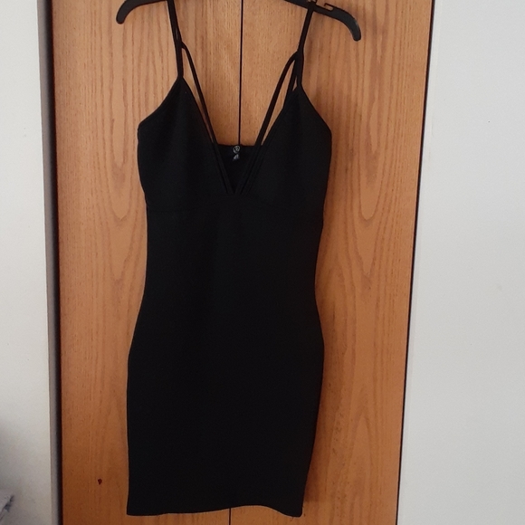 Black Dress - Picture 2 of 8